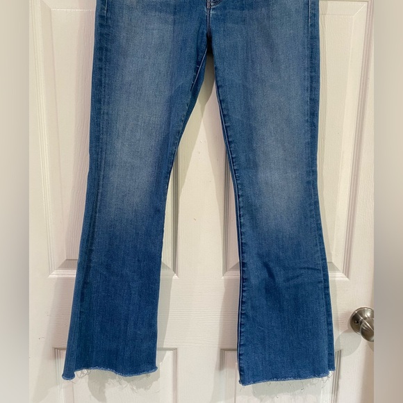 Mother The Weekender Fray Jeans In Groovy Kind of Love Size 30 Flare Medium Wash - Picture 5 of 13